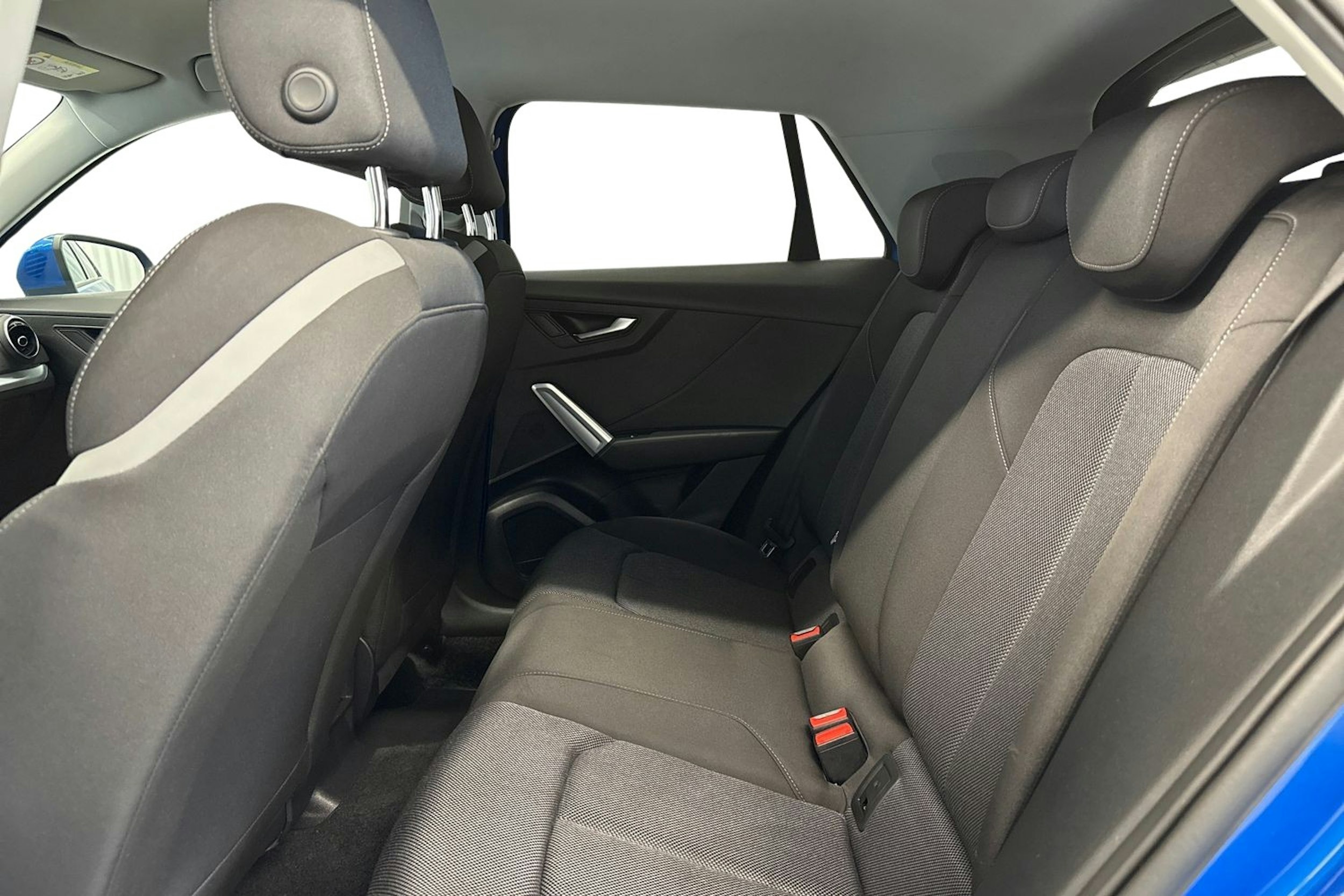 sininen Audi Q2 2019 kuva 10.