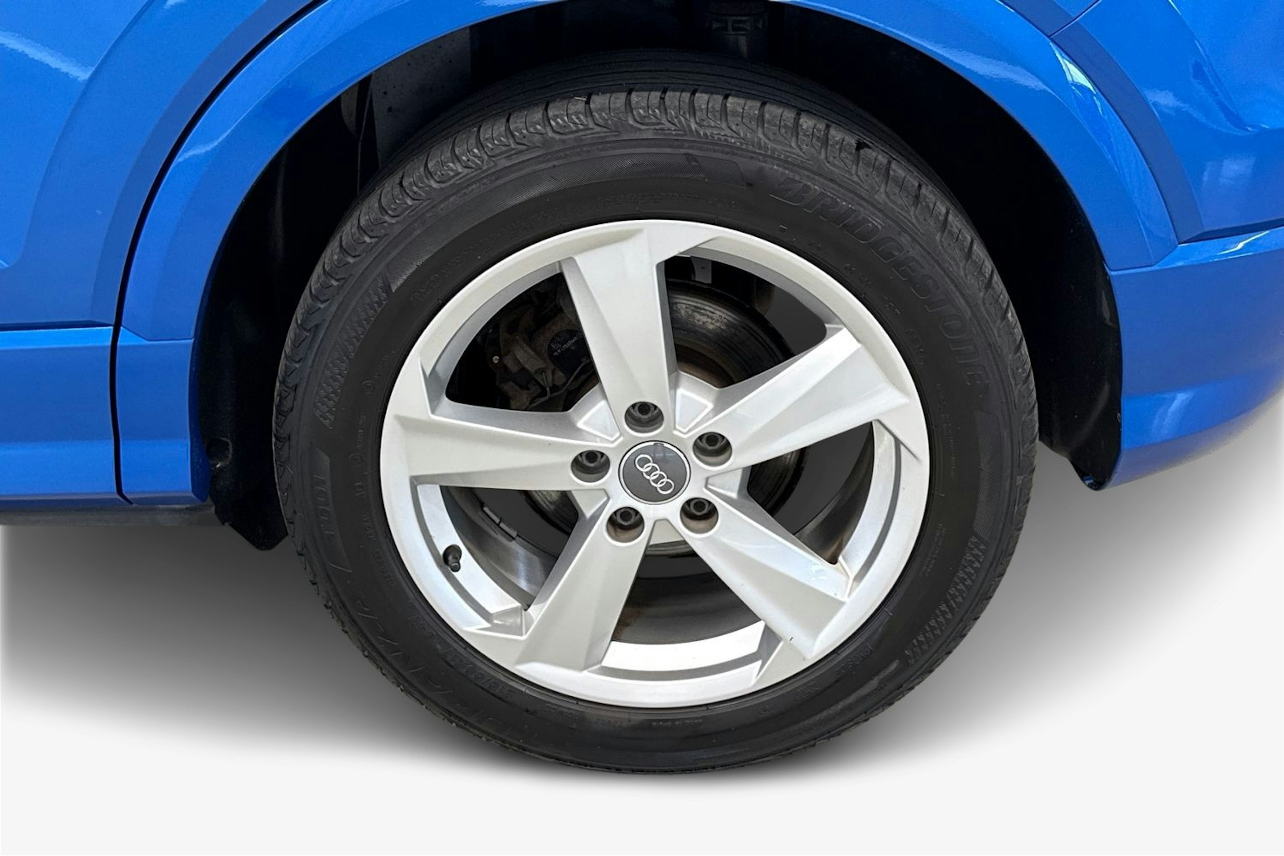 sininen Audi Q2 2019 kuva 11.