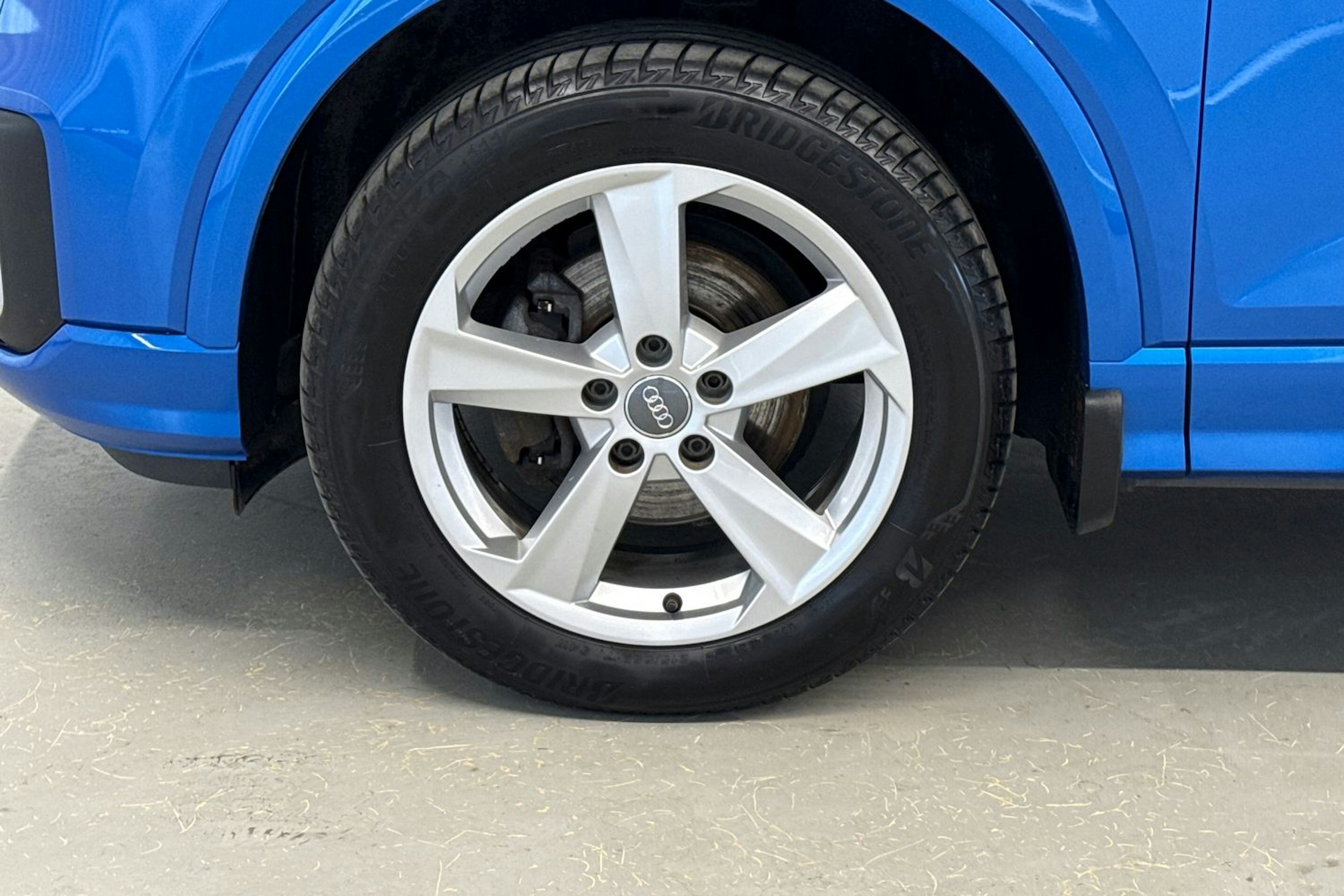 sininen Audi Q2 2019 kuva 13.