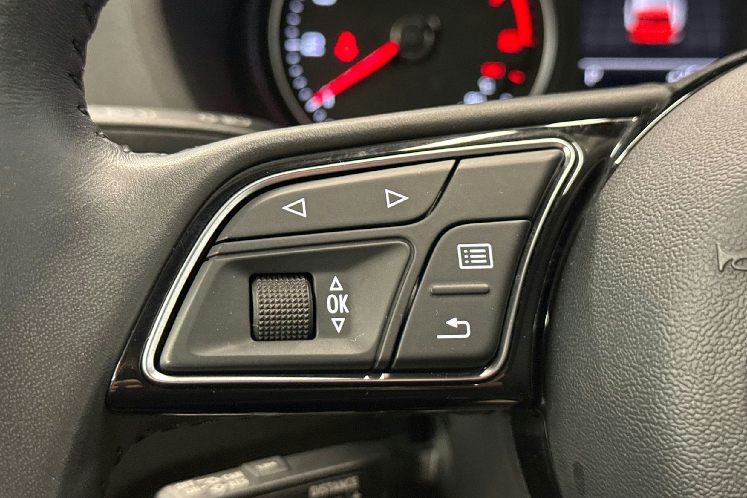 sininen Audi Q2 2019 kuva 15.