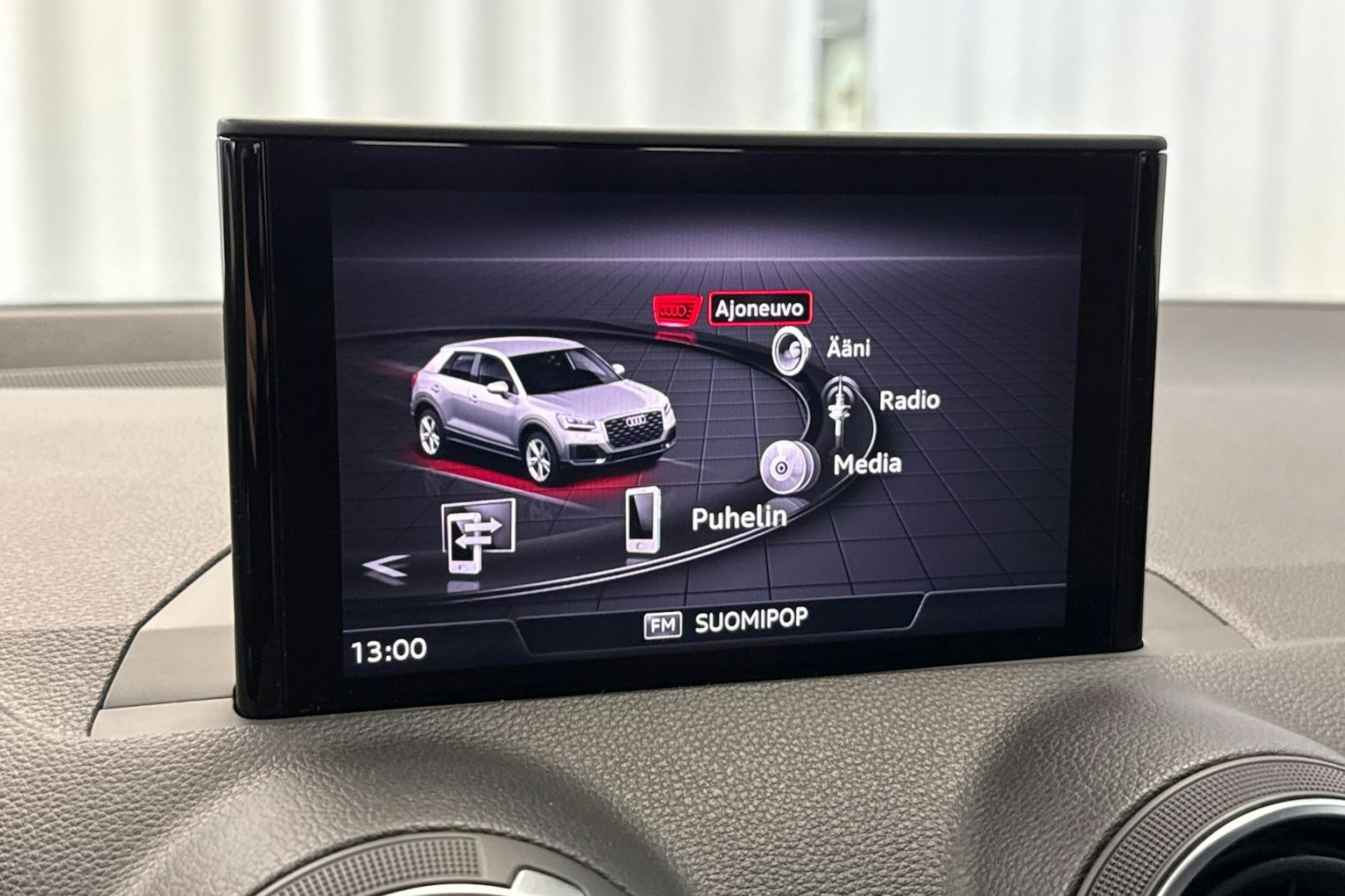 sininen Audi Q2 2019 kuva 19.