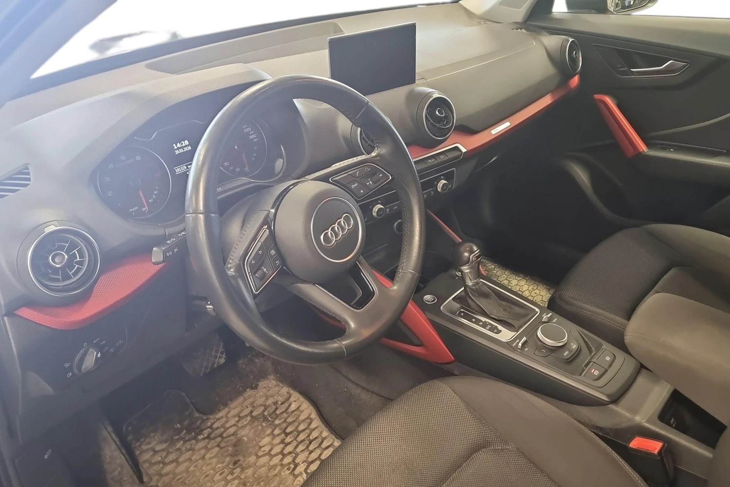 harmaa Audi Q2 2019 kuva 3.