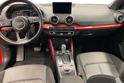 Punainen Audi Q2 2019 kuva 9.