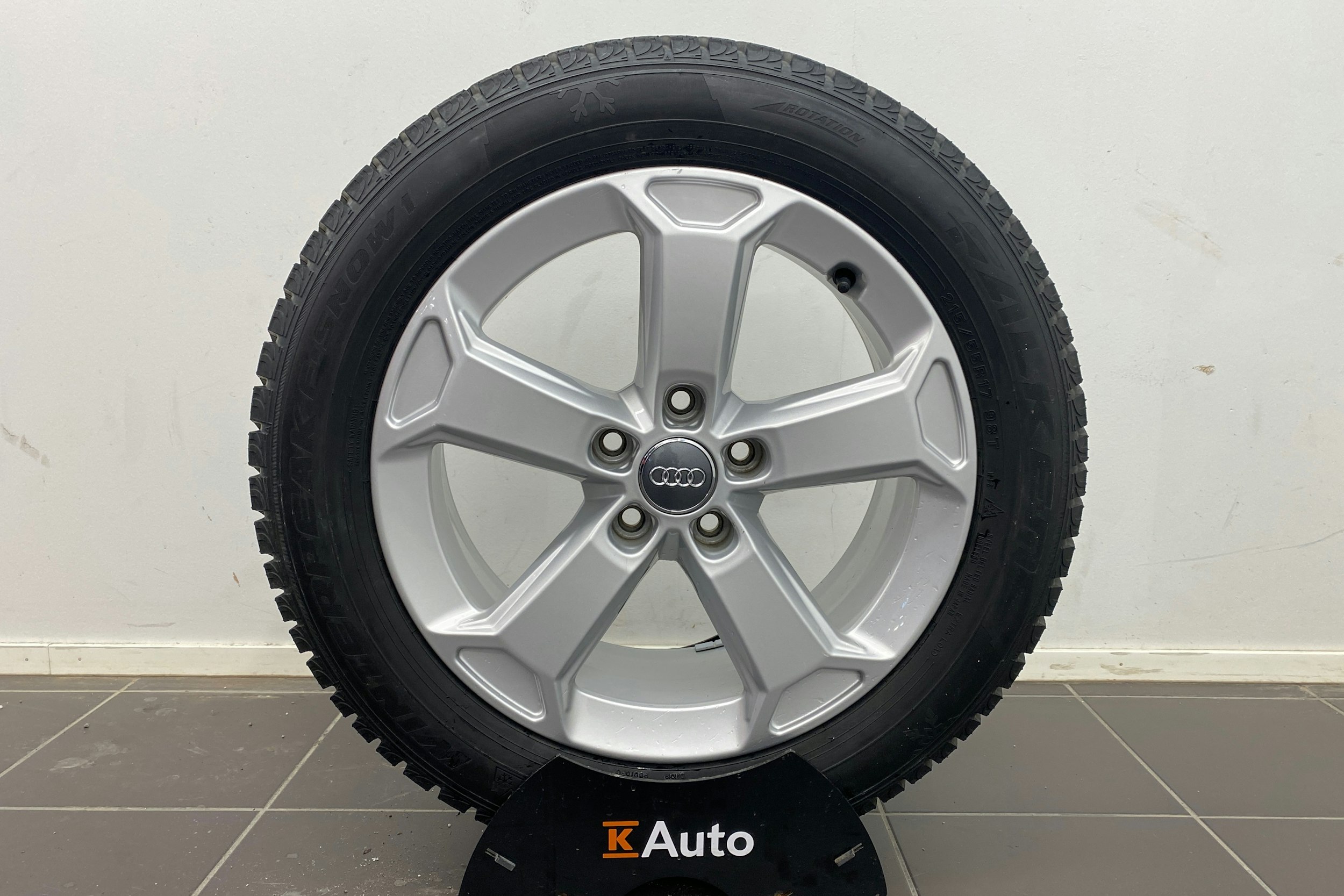 Punainen Audi Q2 2019 kuva 13.