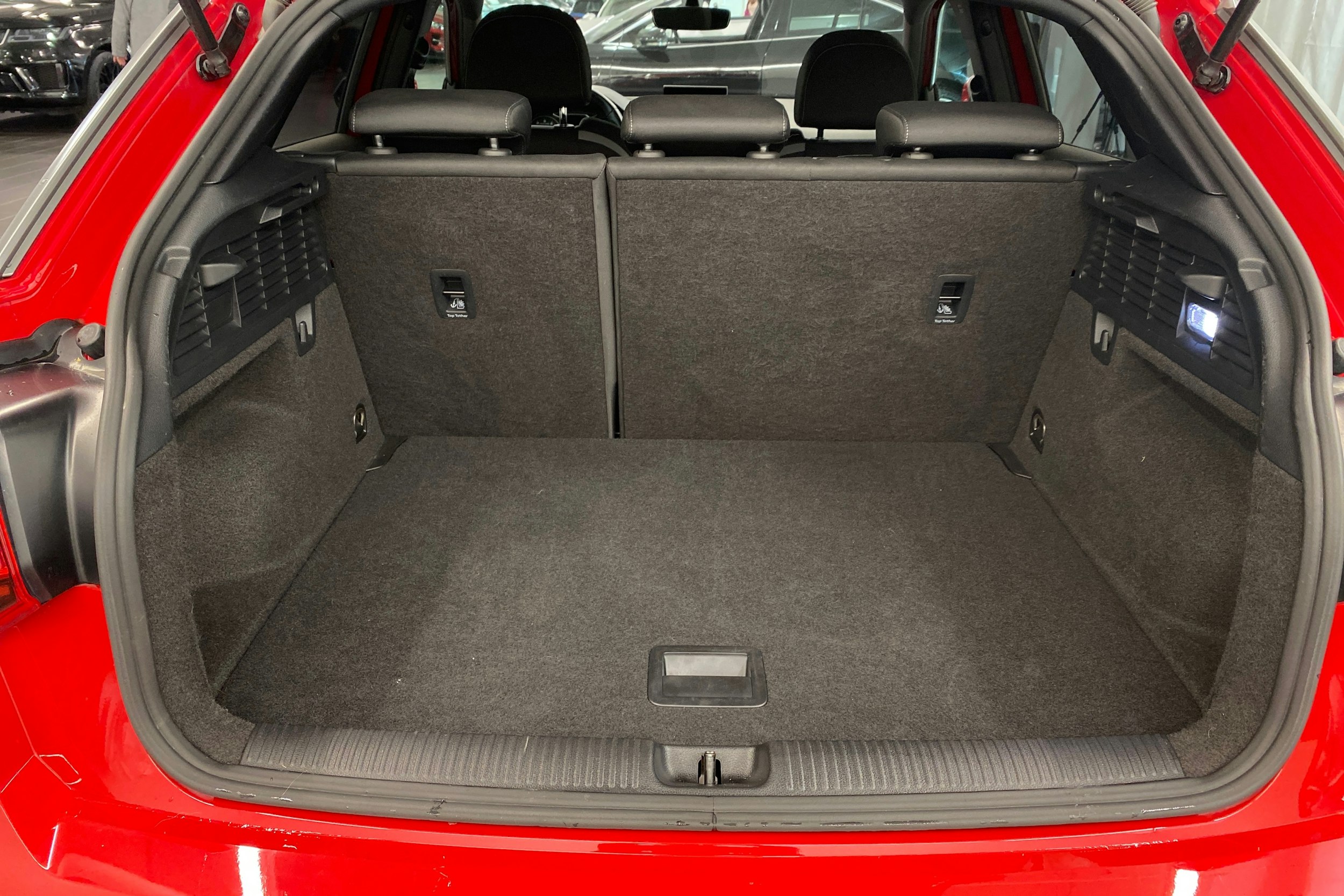Punainen Audi Q2 2019 kuva 19.
