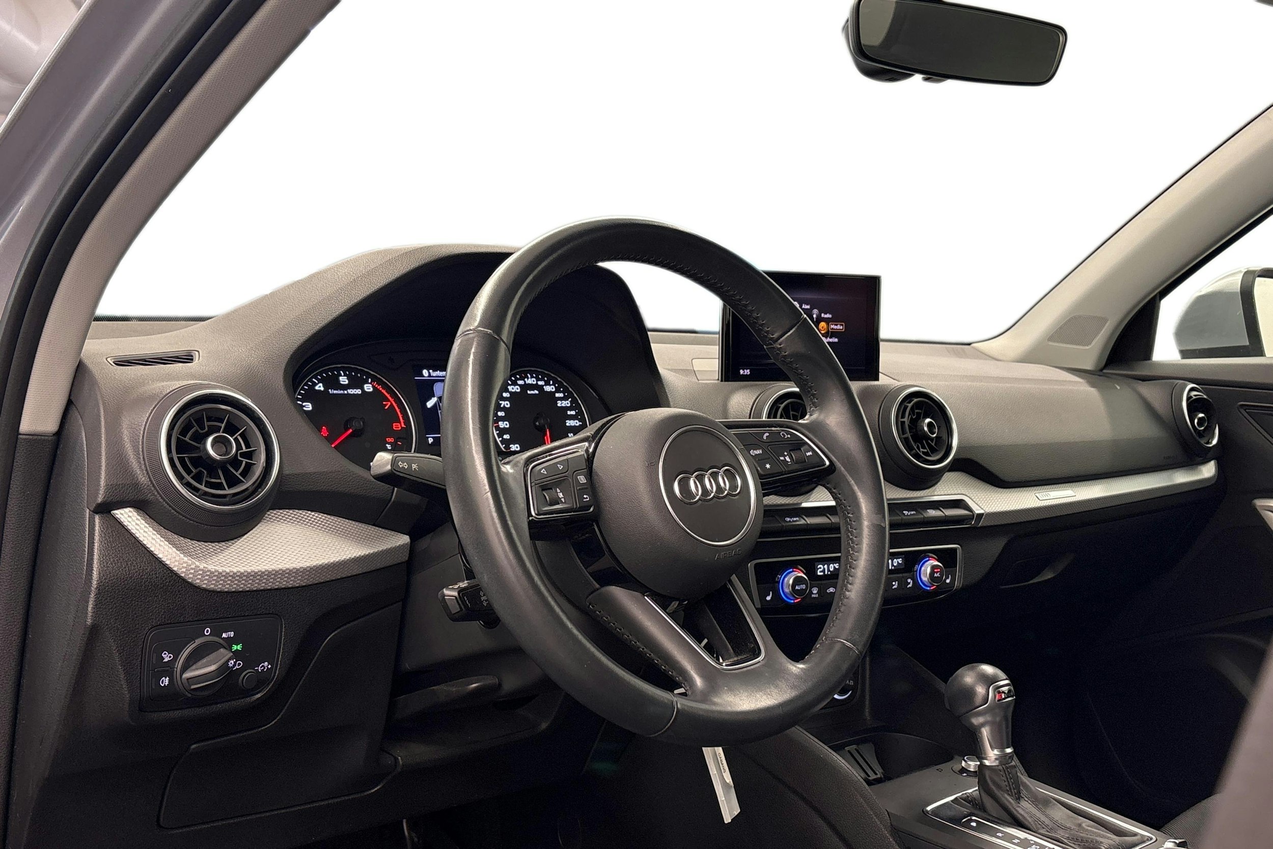 hopea Audi Q2 2019 kuva 3.