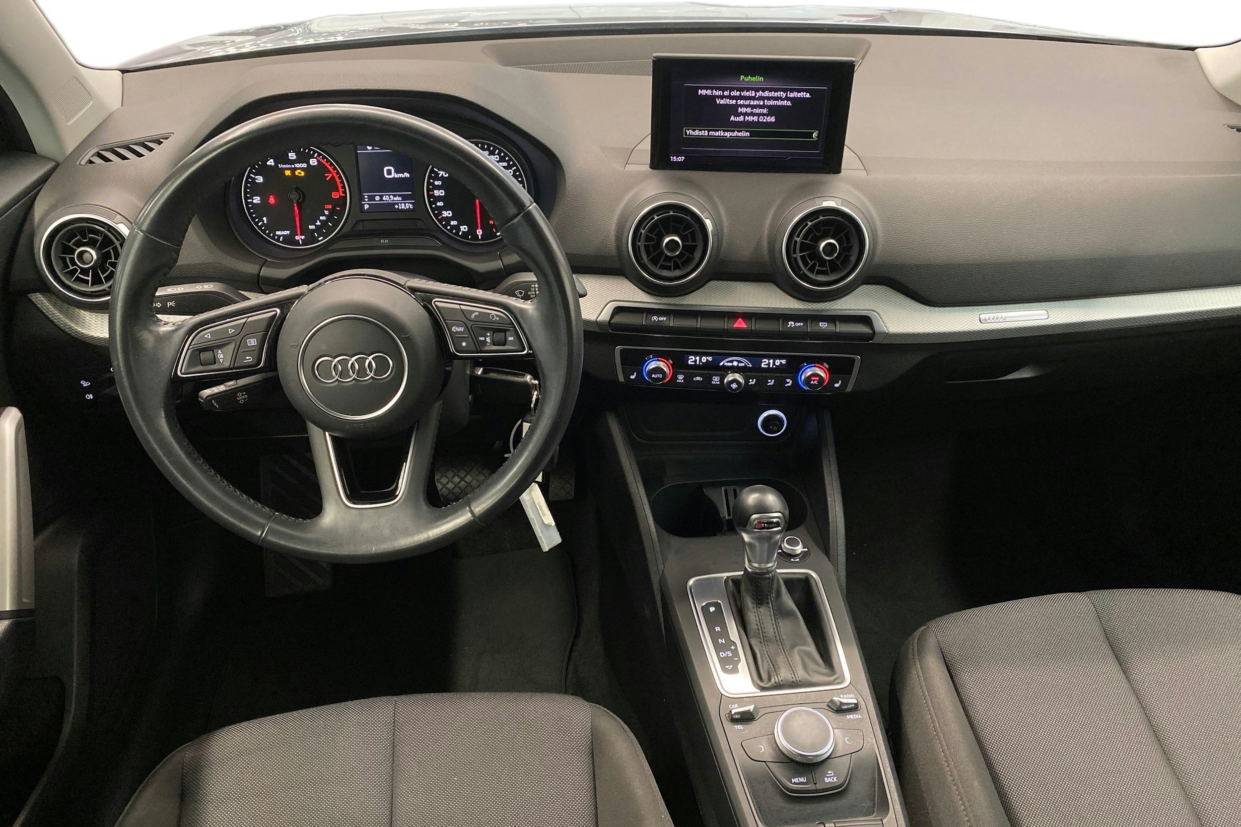 hopea Audi Q2 2019 kuva 9.
