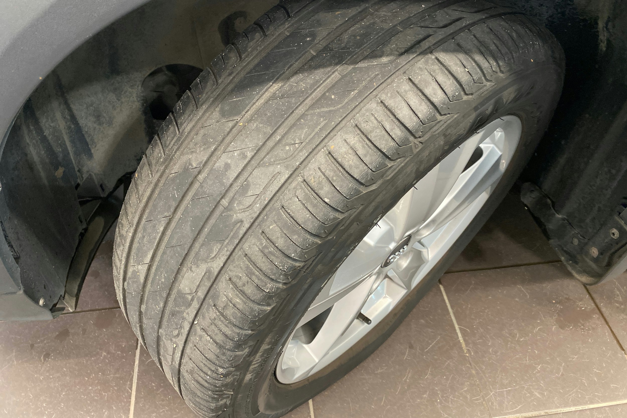 hopea Audi Q2 2019 kuva 13.