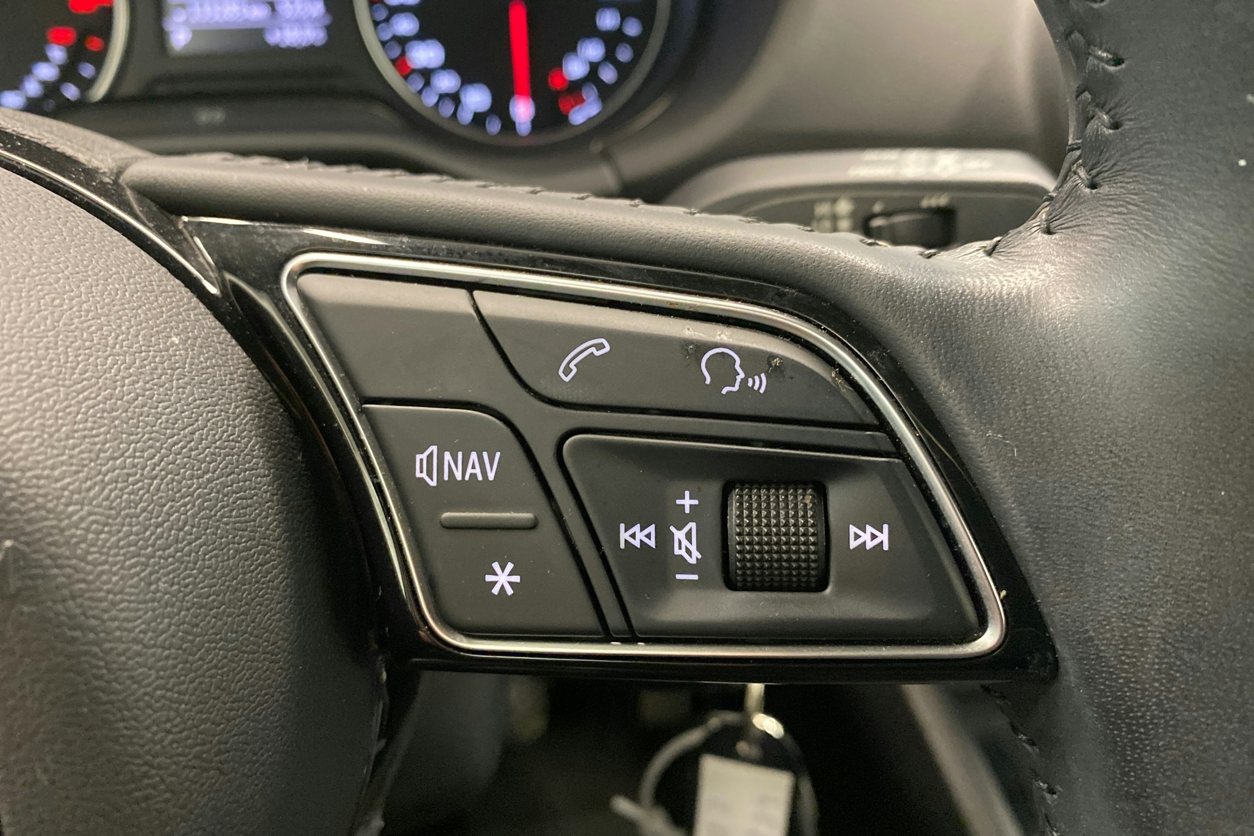 hopea Audi Q2 2019 kuva 18.