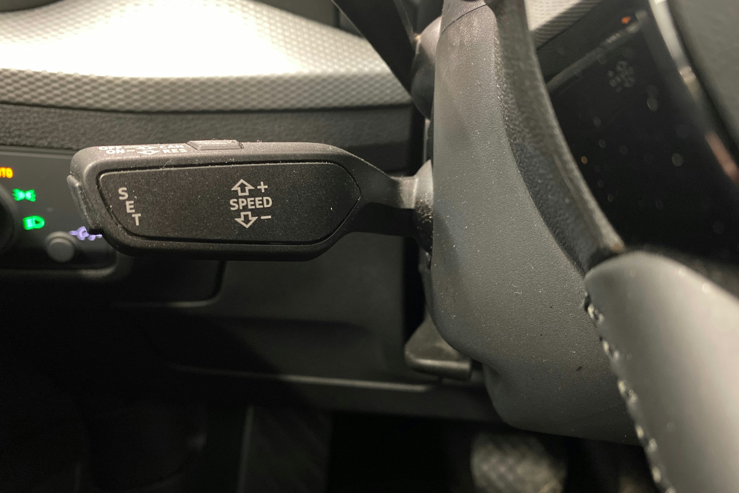 hopea Audi Q2 2019 kuva 19.