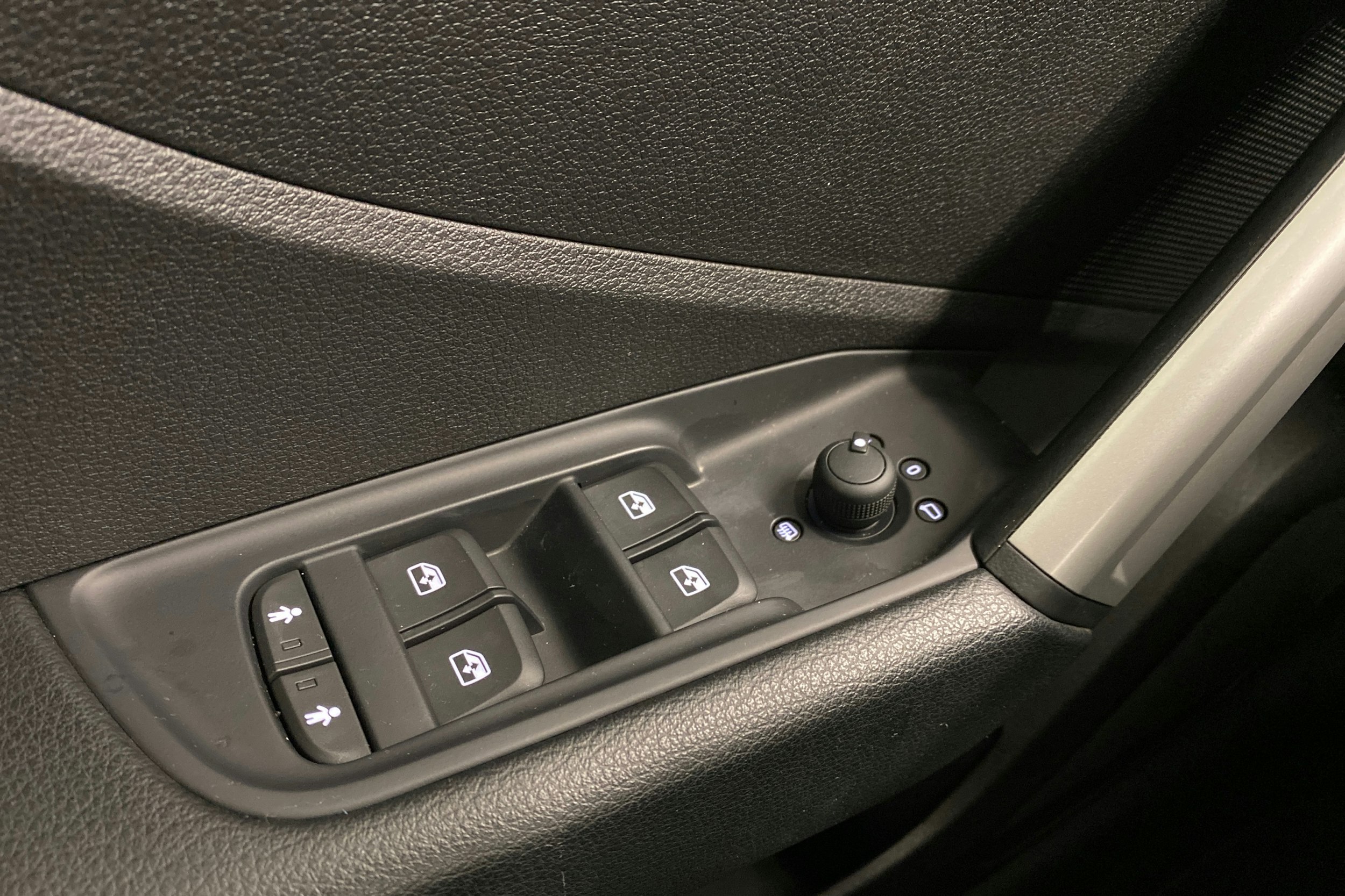 hopea Audi Q2 2019 kuva 20.