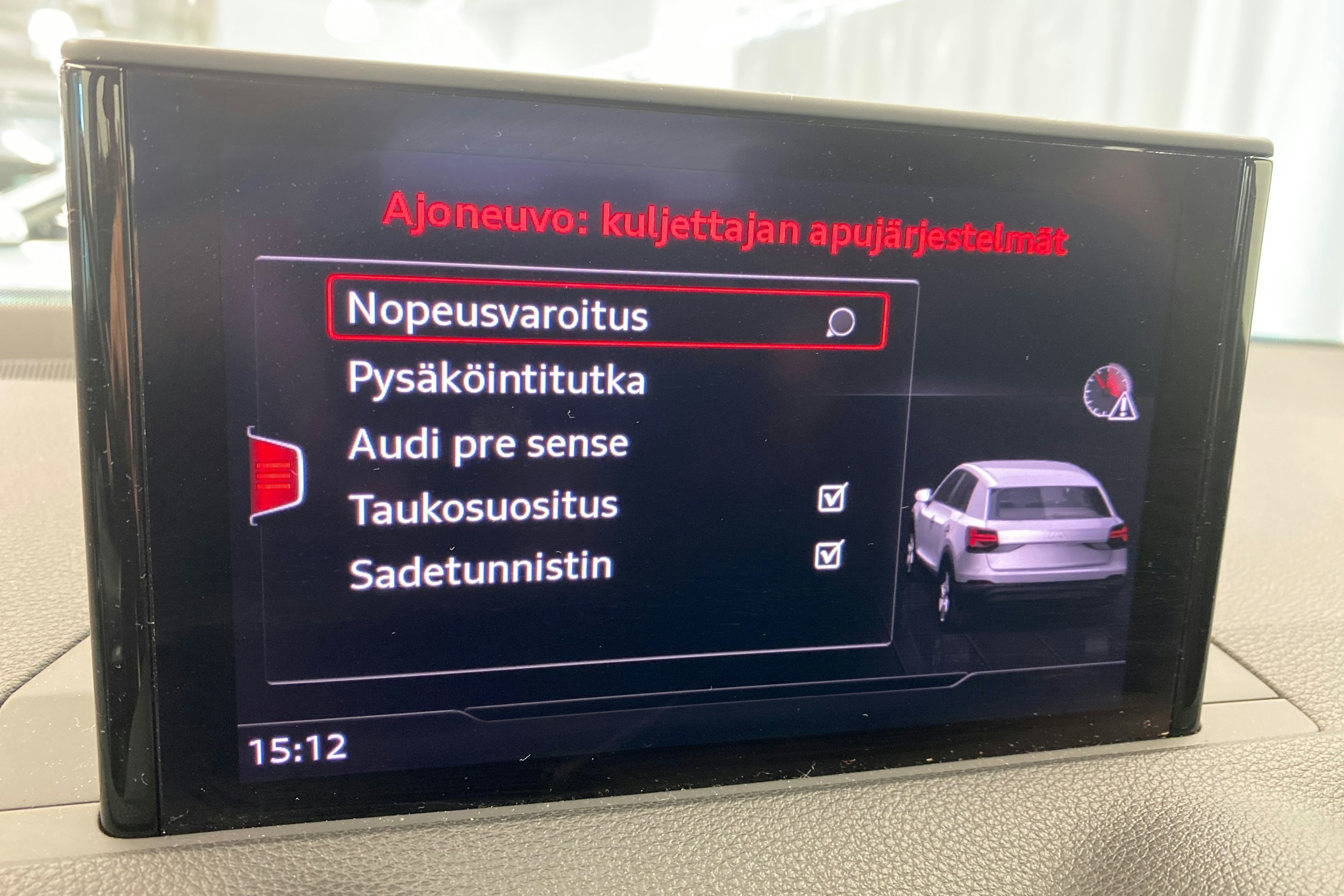 hopea Audi Q2 2019 kuva 27.