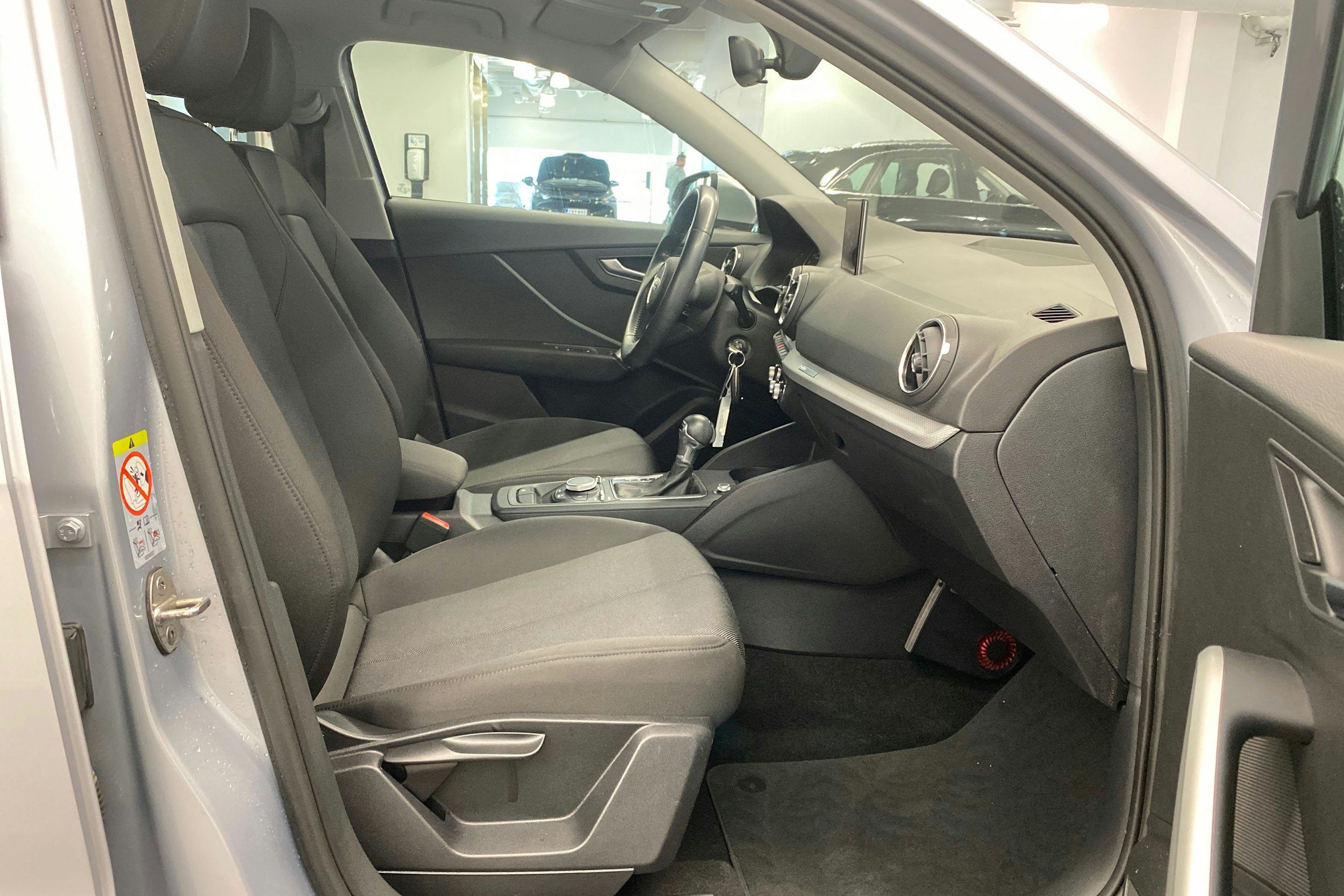 hopea Audi Q2 2019 kuva 32.