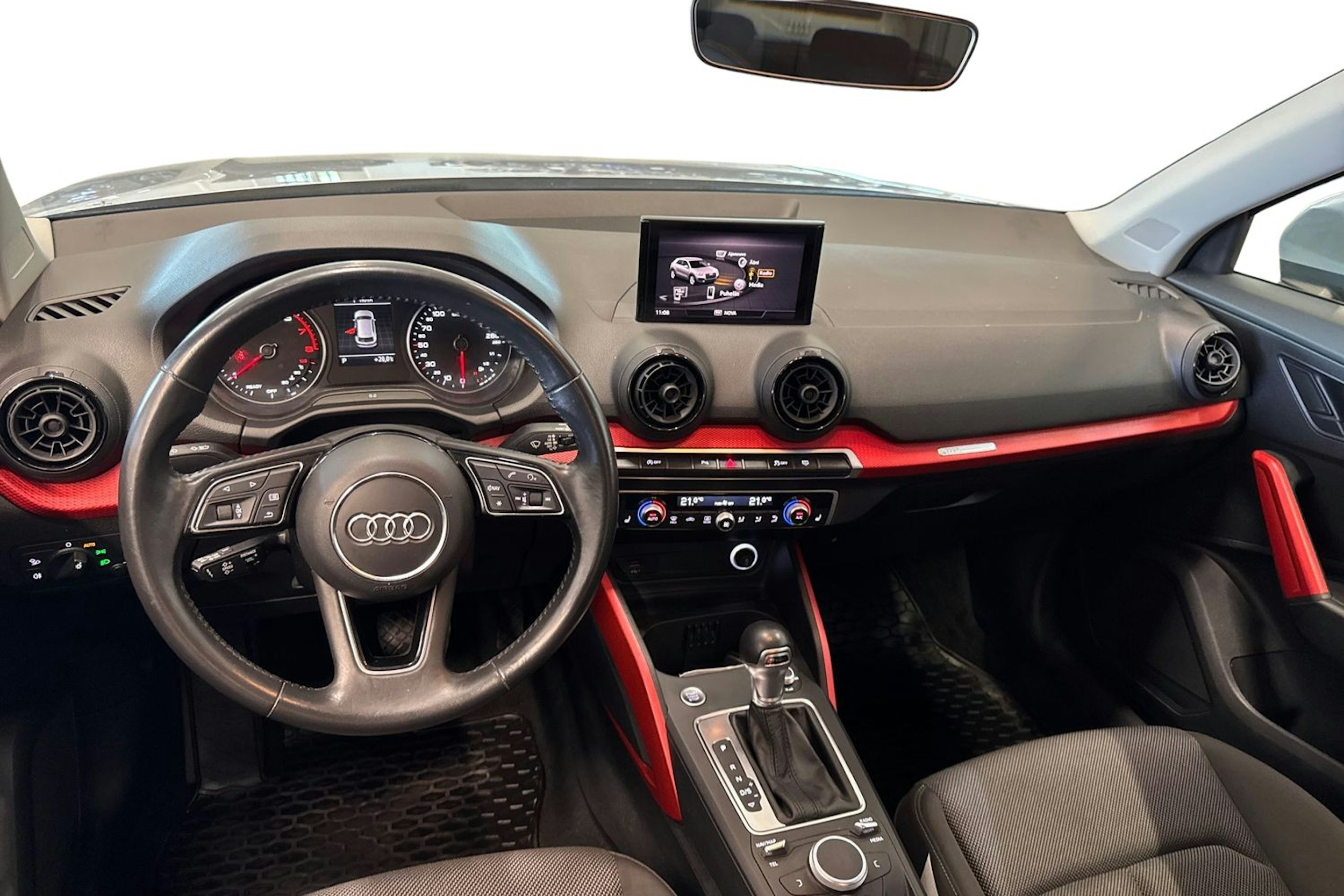 hopea Audi Q2 2019 kuva 9.