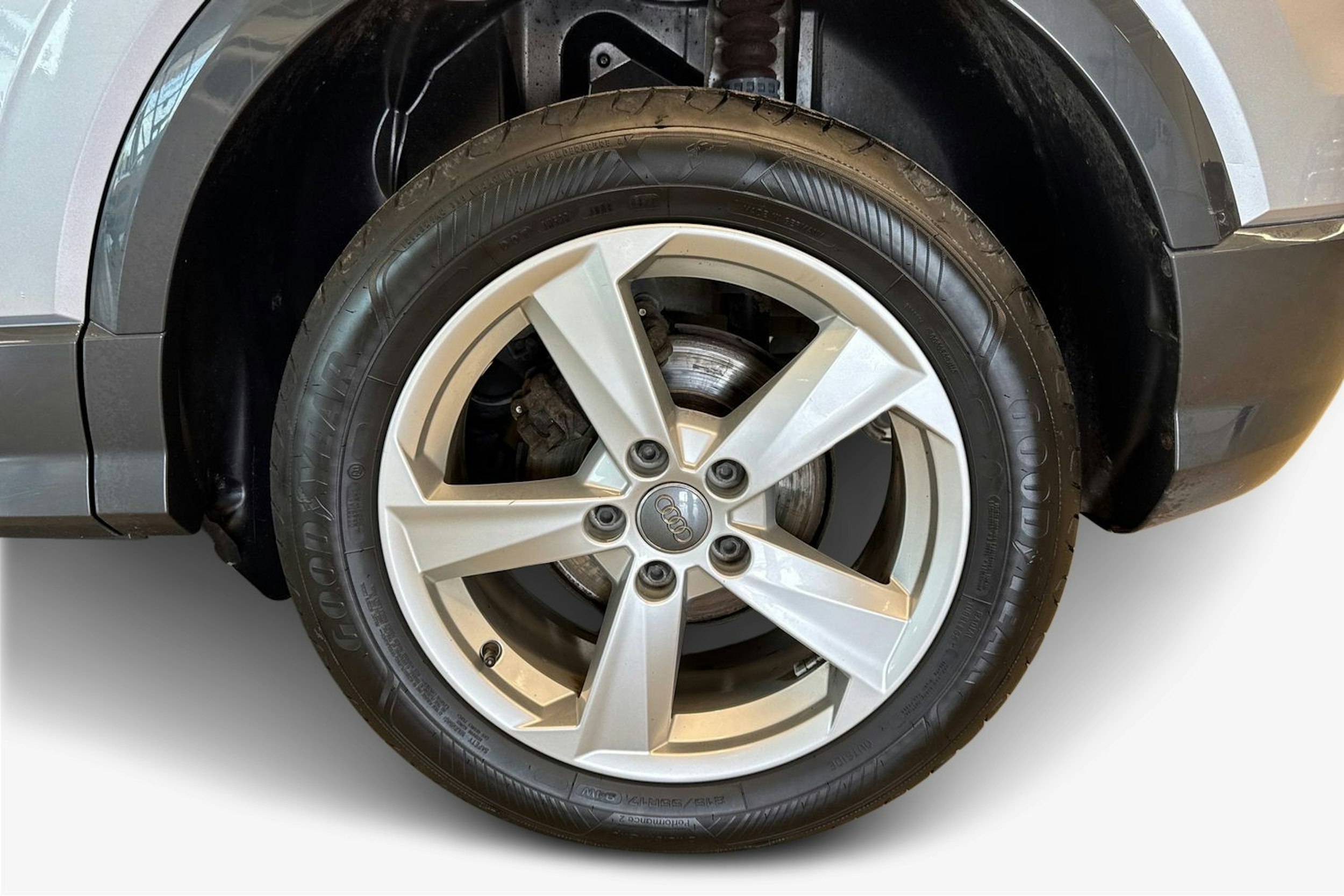 hopea Audi Q2 2019 kuva 11.