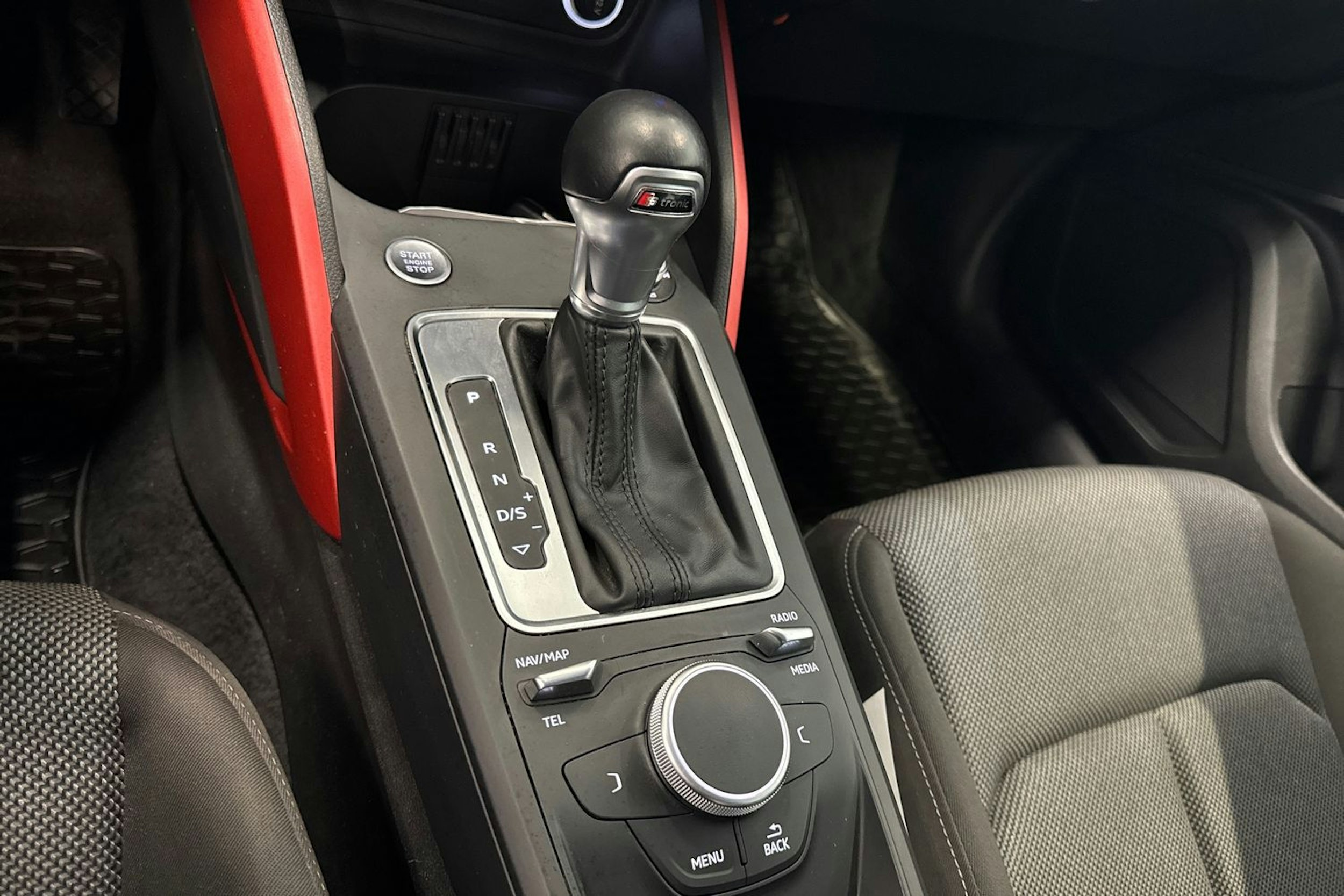 hopea Audi Q2 2019 kuva 18.