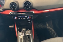 hopea Audi Q2 2019 kuva 21.