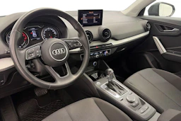 met. harmaa Audi Q2 2019 kuva 6.