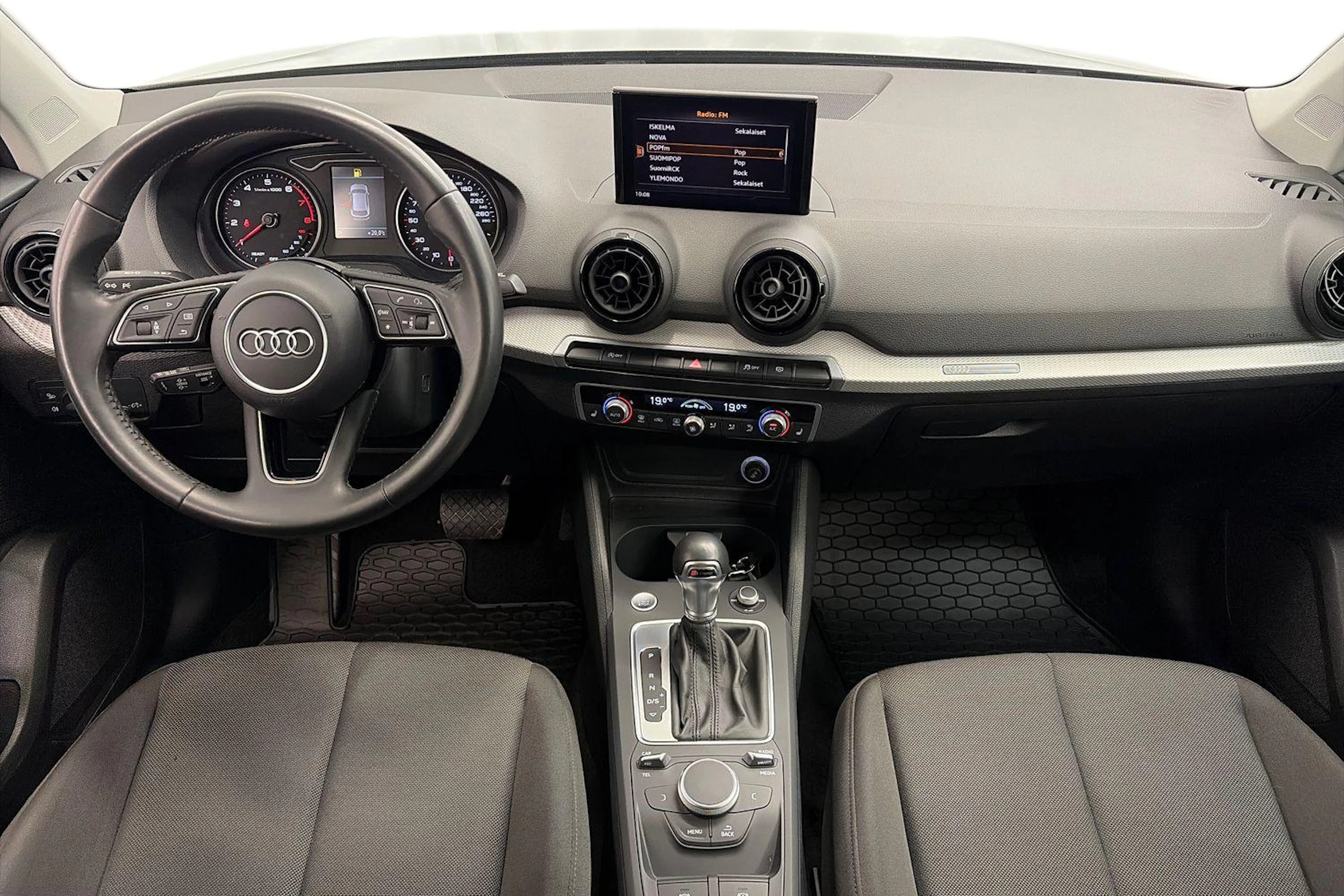 met. harmaa Audi Q2 2019 kuva 7.