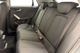 met. harmaa Audi Q2 2019 kuva 8.