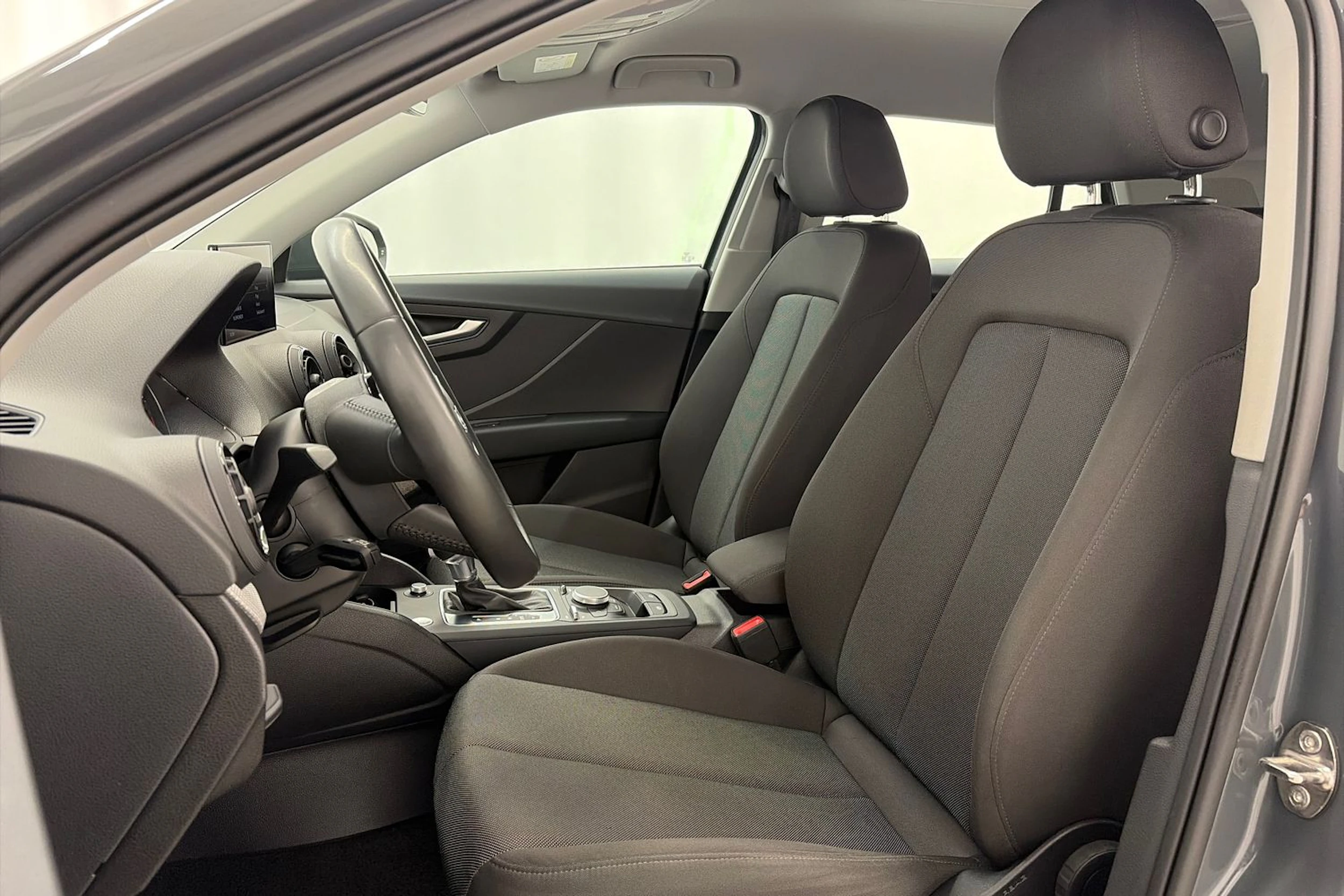 met. harmaa Audi Q2 2019 kuva 12.