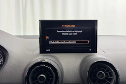 met. harmaa Audi Q2 2019 kuva 18.