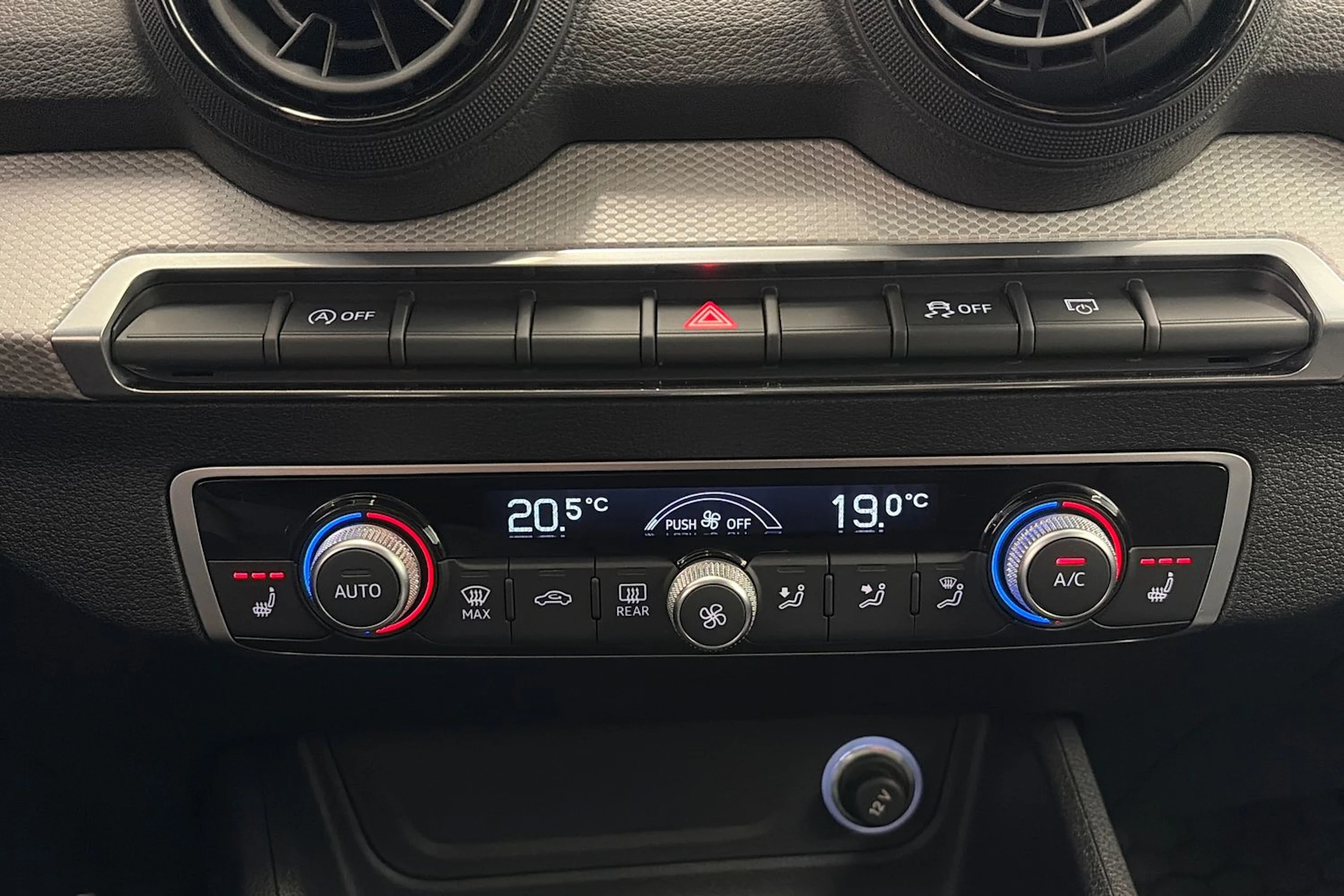 met. harmaa Audi Q2 2019 kuva 20.