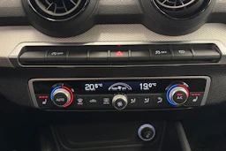 met. harmaa Audi Q2 2019 kuva 20.