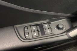 met. harmaa Audi Q2 2019 kuva 24.