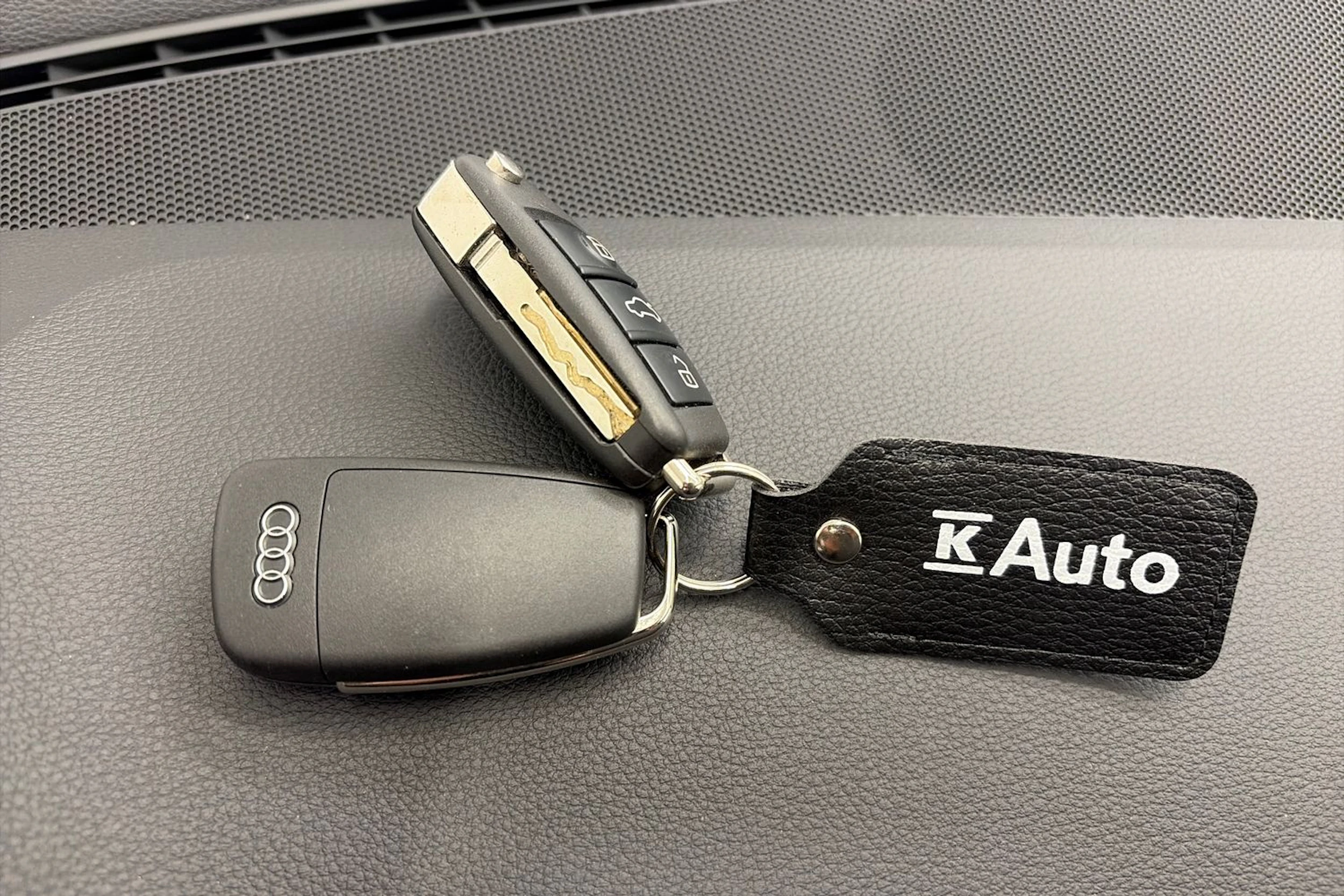 met. harmaa Audi Q2 2019 kuva 25.