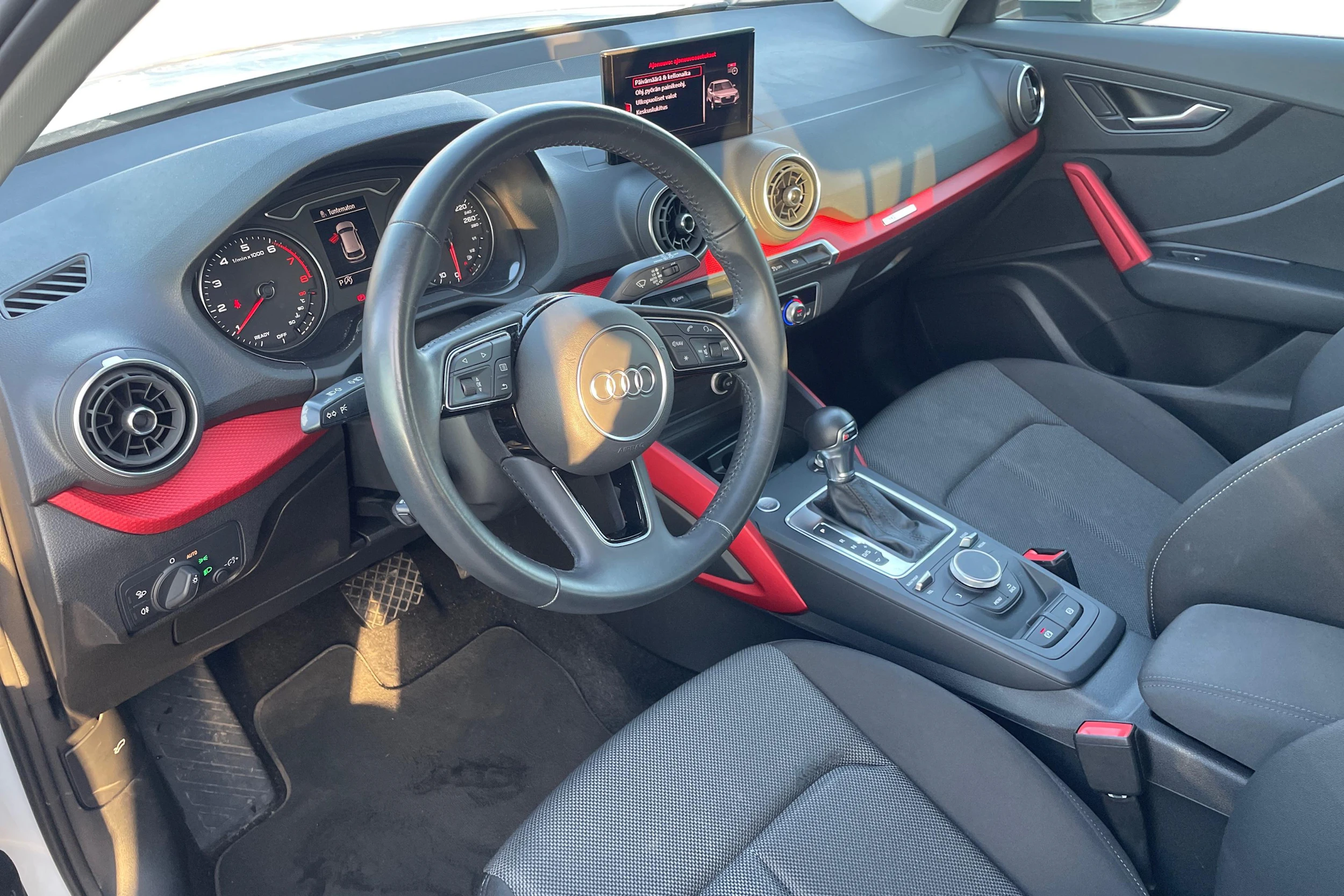 valkoinen Audi Q2 2020 kuva 3.