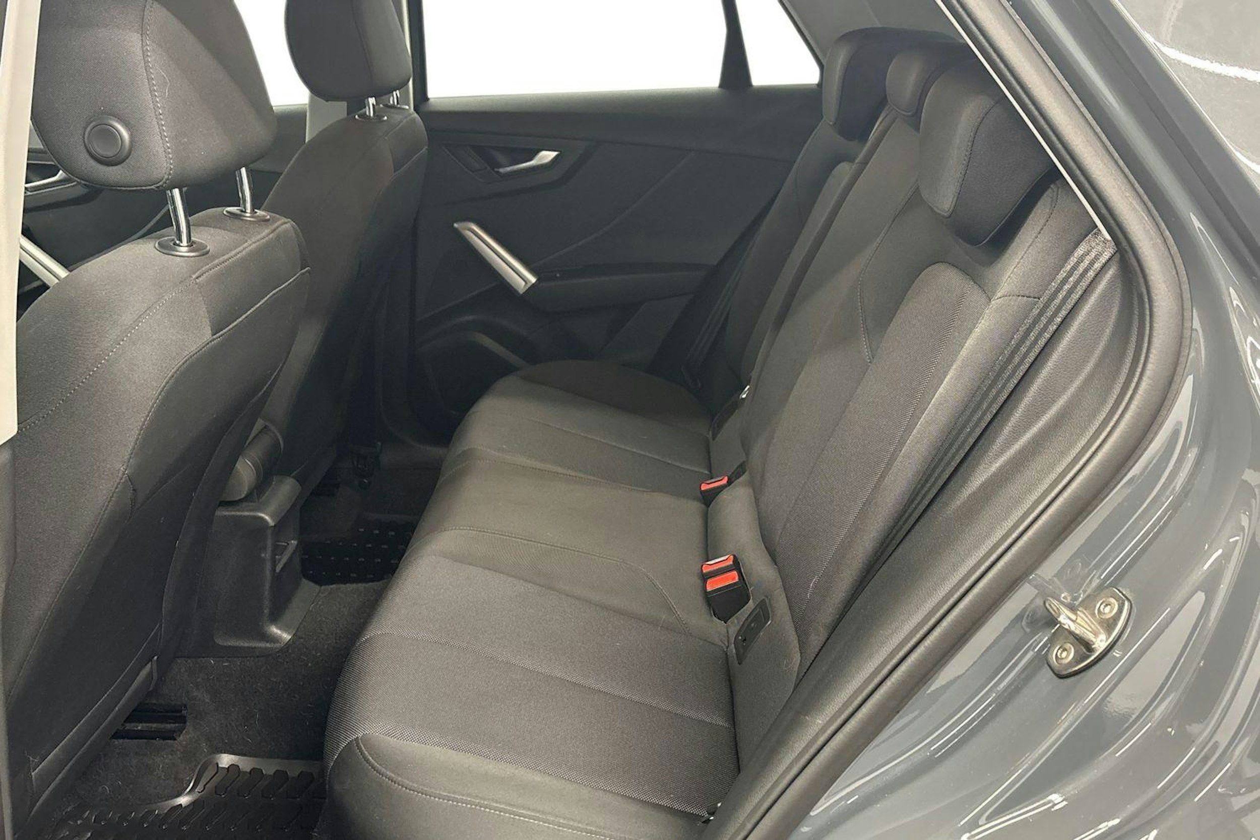 harmaa Audi Q2 2020 kuva 10.