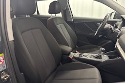 harmaa Audi Q2 2020 kuva 16.