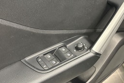 harmaa Audi Q2 2020 kuva 19.