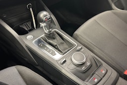 harmaa Audi Q2 2020 kuva 28.