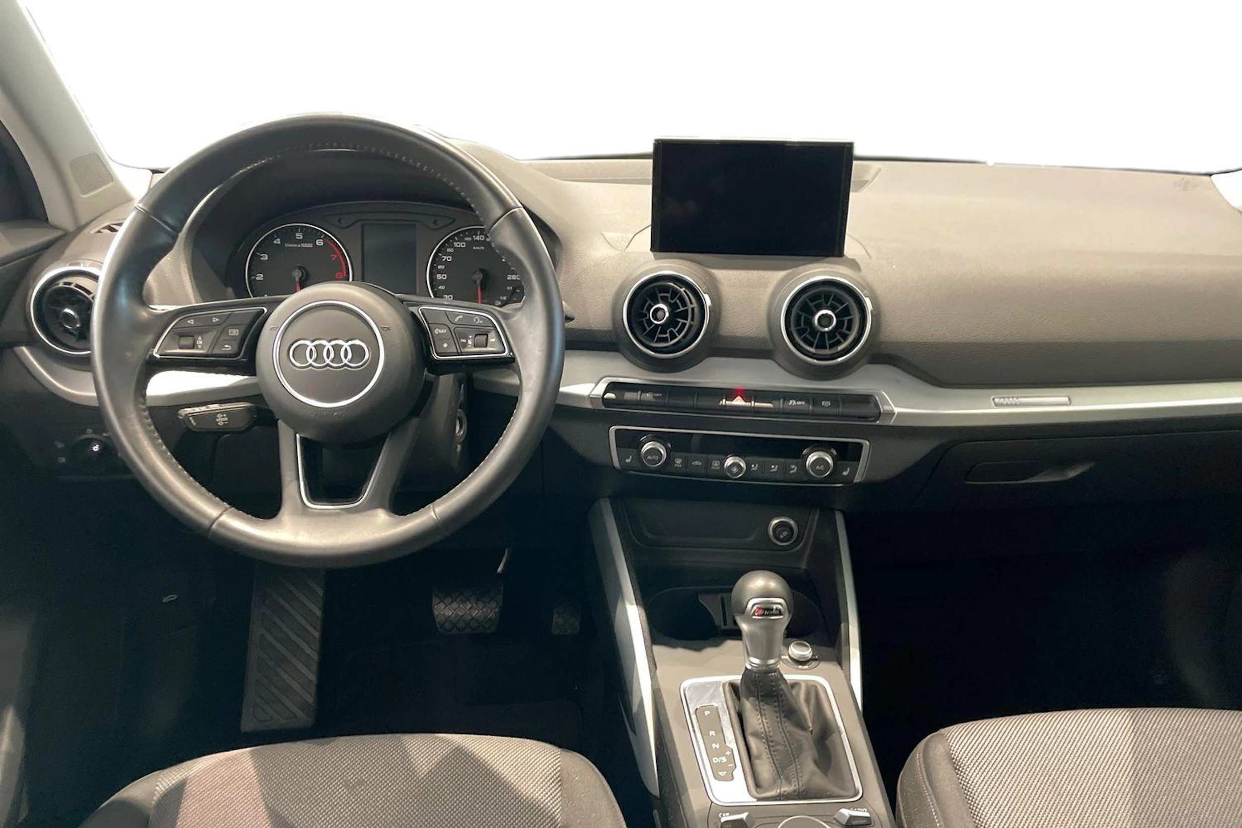 musta Audi Q2 2020 kuva 7.
