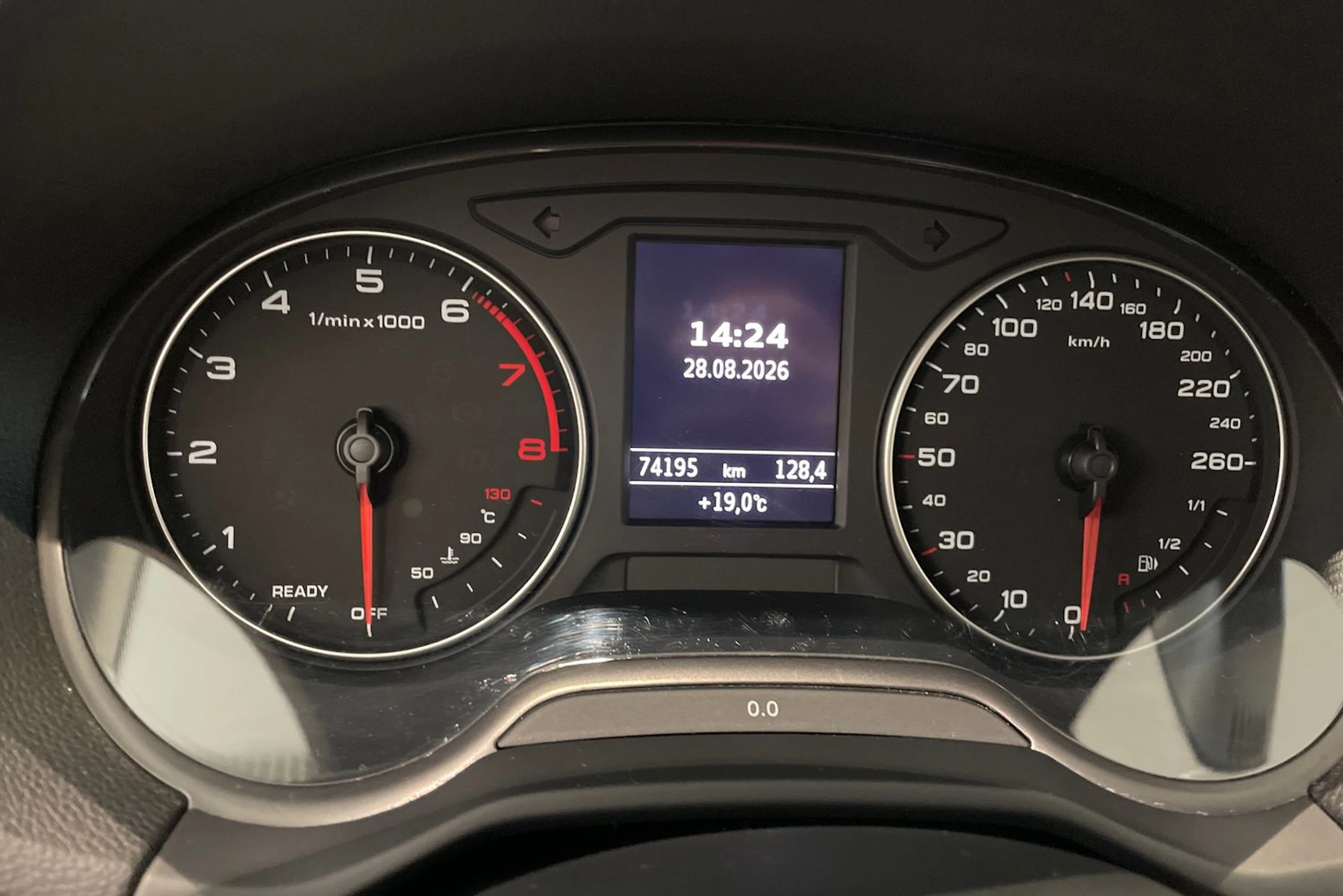 musta Audi Q2 2020 kuva 11.