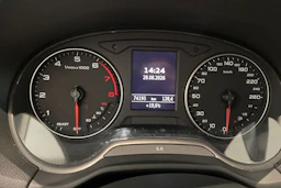 musta Audi Q2 2020 kuva 11.