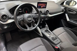 harmaa Audi Q2 2020 kuva 8.