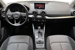 harmaa Audi Q2 2020 kuva 9.