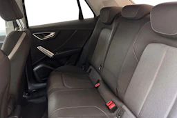 harmaa Audi Q2 2020 kuva 11.
