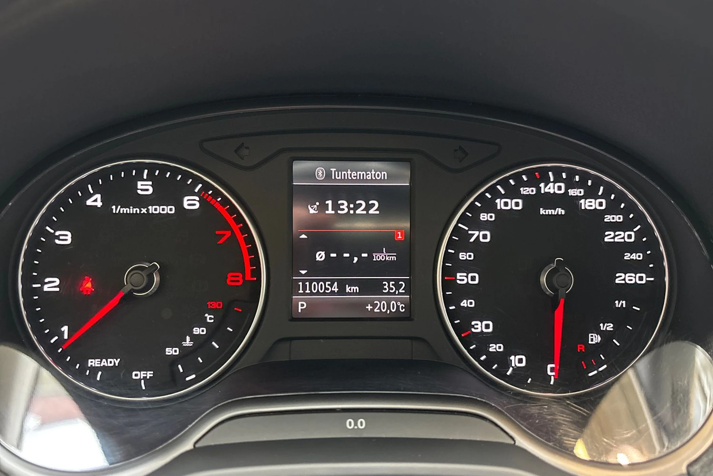 harmaa Audi Q2 2020 kuva 21.