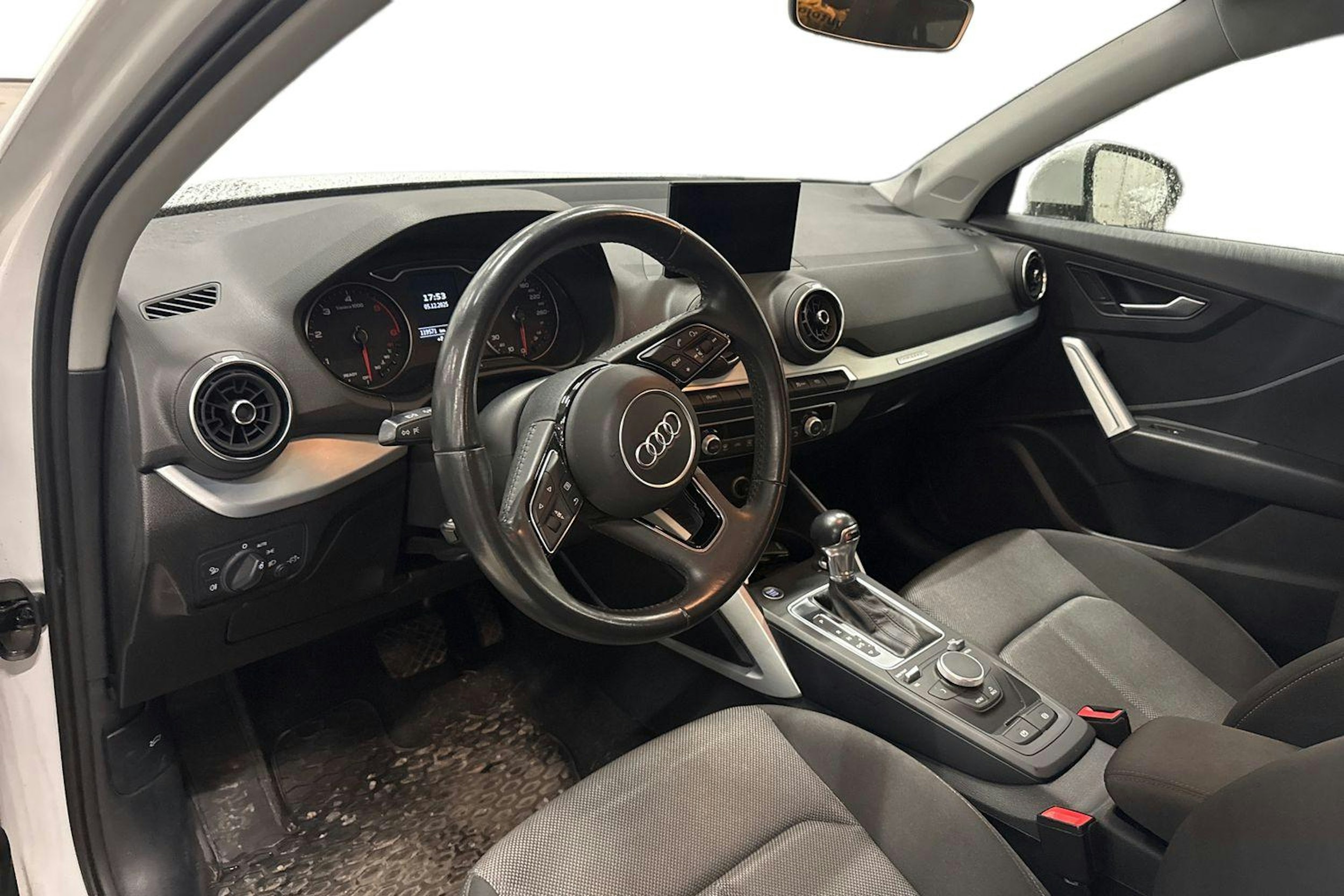 valkoinen Audi Q2 2020 kuva 3.