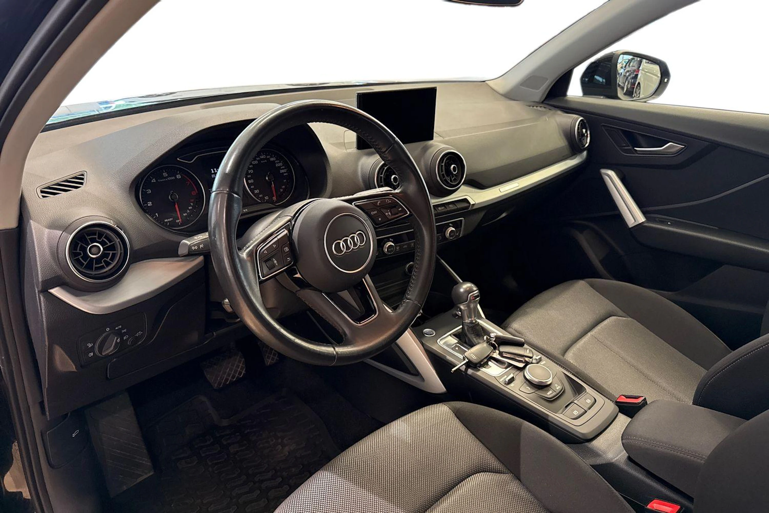 musta Audi Q2 2020 kuva 3.