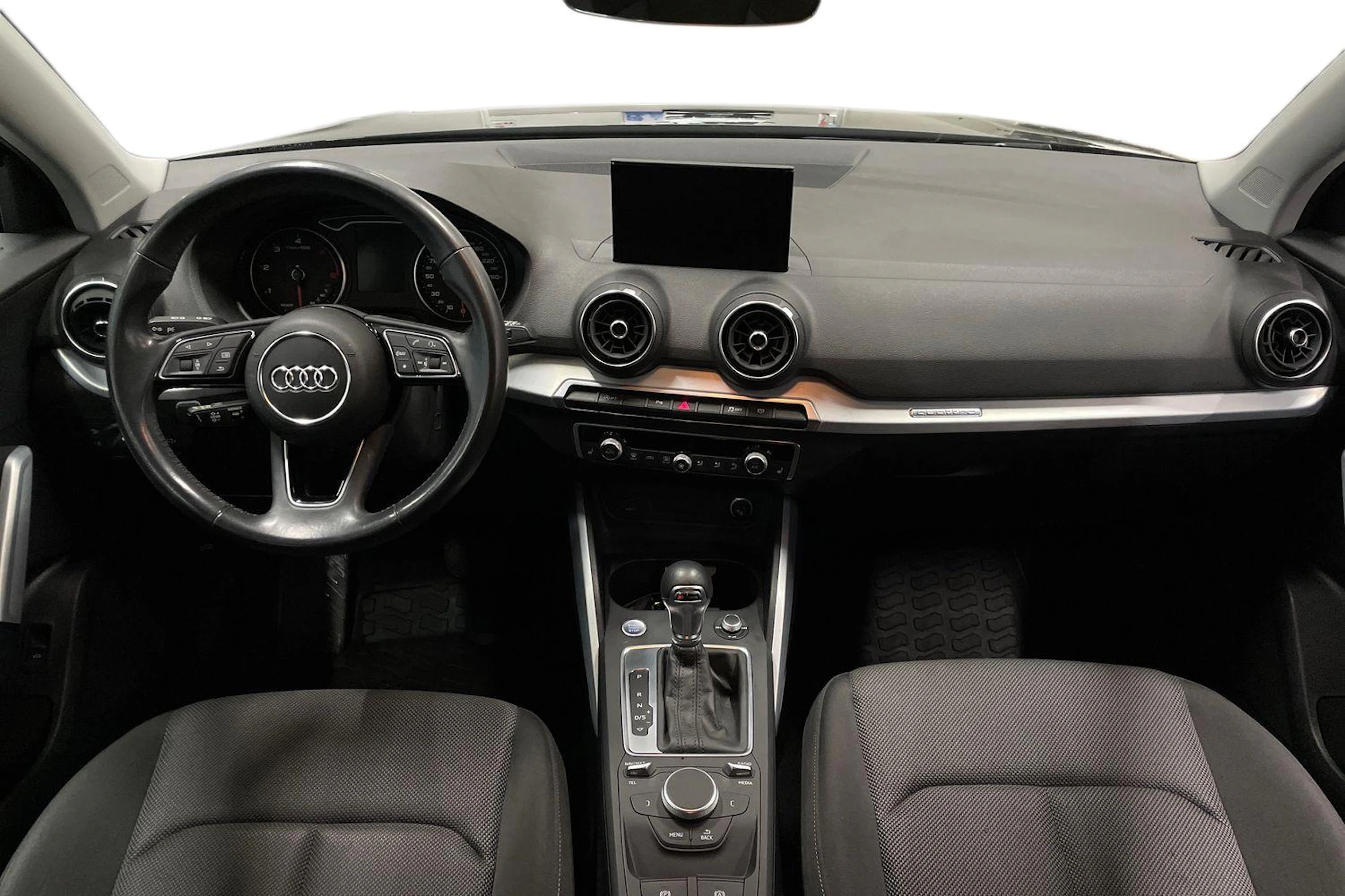 Musta Audi Q2 2020 kuva 7.