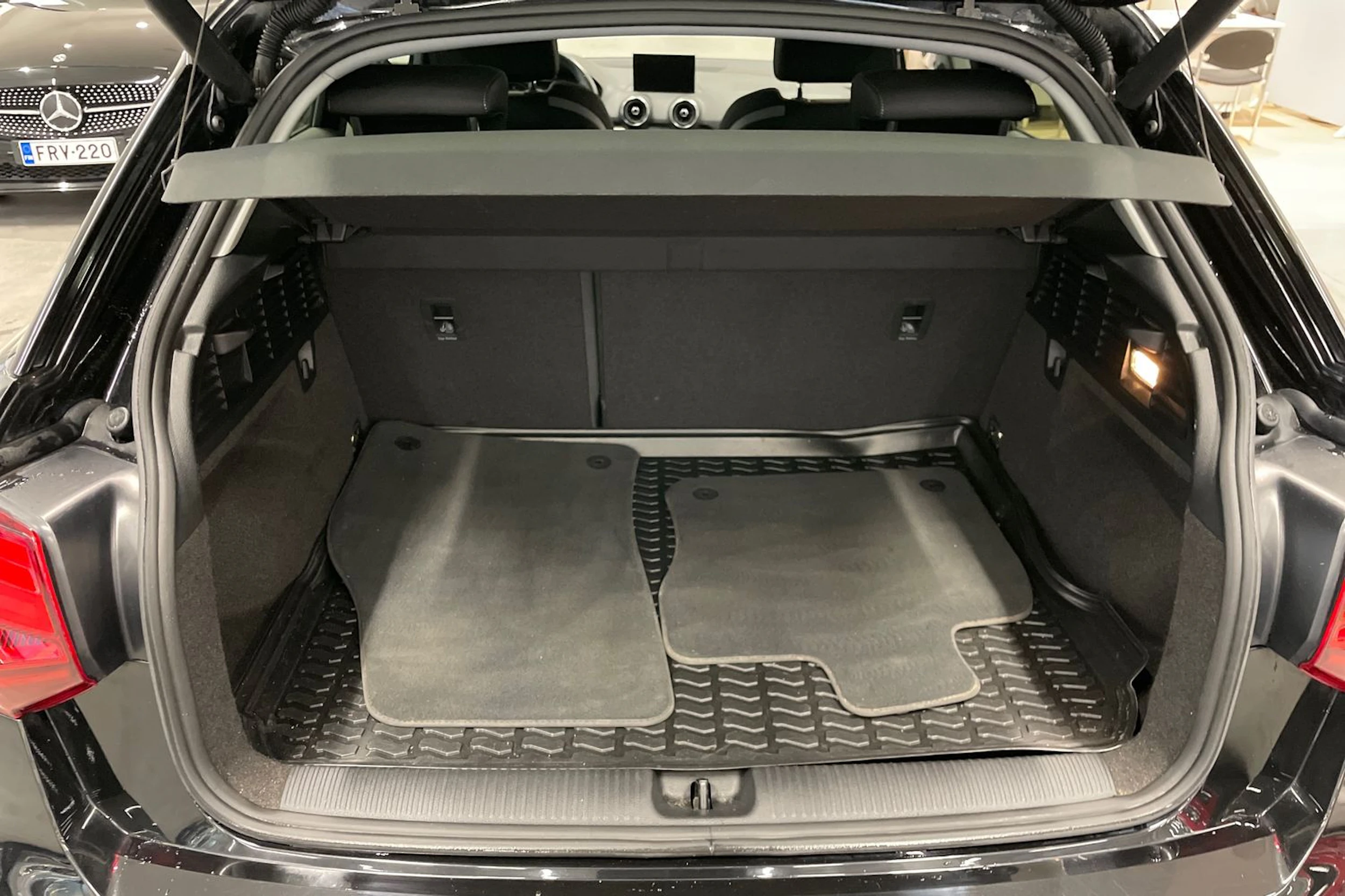 Musta Audi Q2 2020 kuva 11.