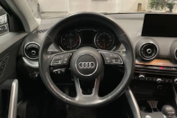 Musta Audi Q2 2020 kuva 12.