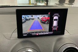 Musta Audi Q2 2020 kuva 14.