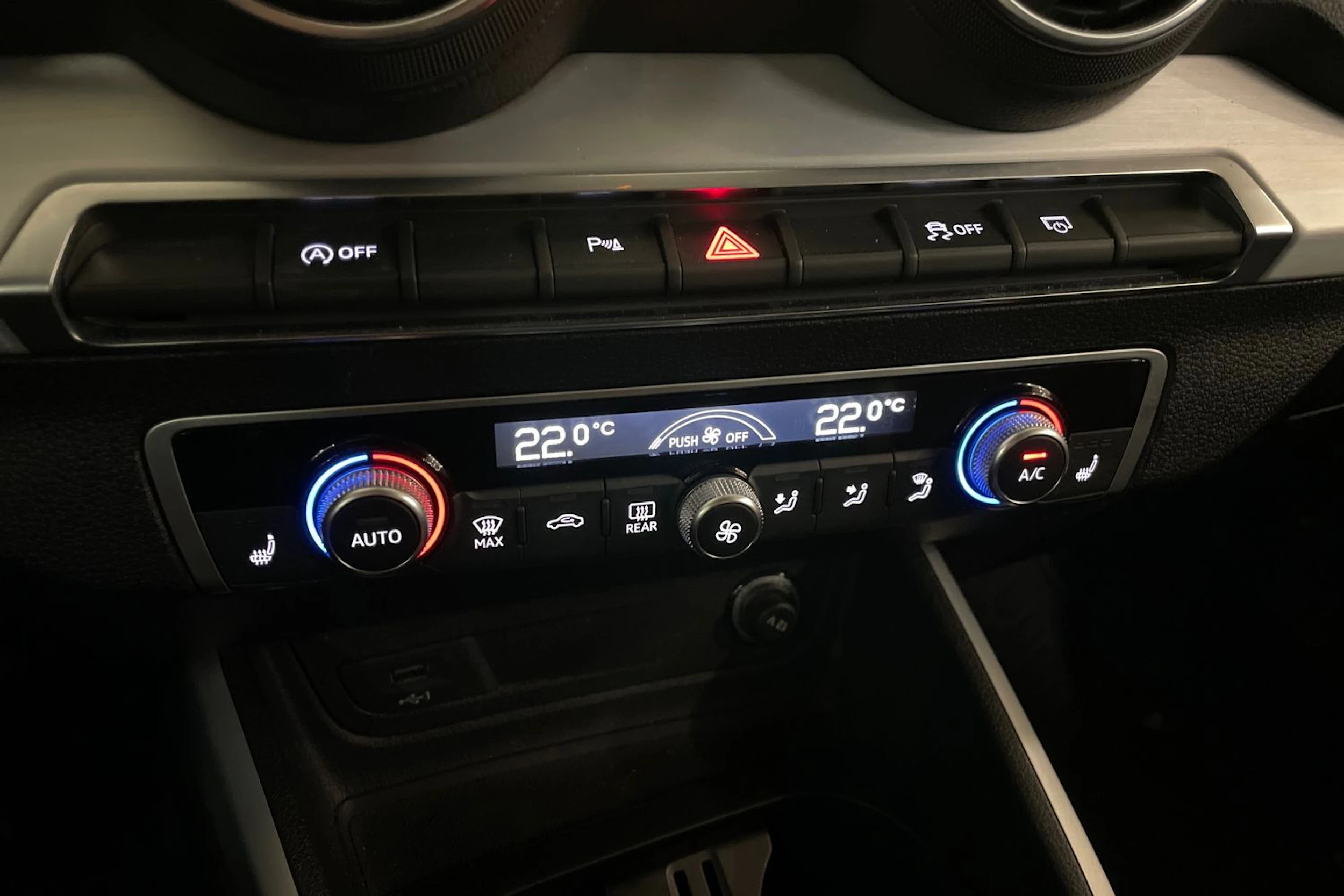 Musta Audi Q2 2020 kuva 16.