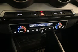 Musta Audi Q2 2020 kuva 16.
